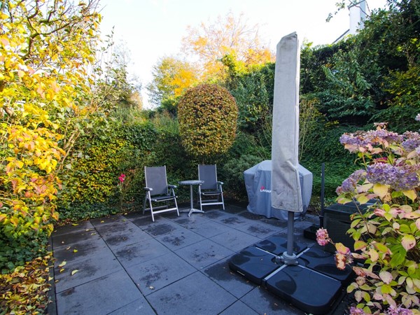 Foto - Te koop: Vrijstaande woning uit 1990 in Vaals met hoogwaardige afwerking, voldoende ruimten, garage en tuin op een ruim perceel